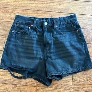 Curvy 90’ boyfriend short